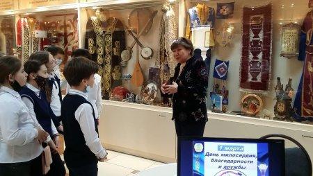 В День благодарности,1.03.2021 г.учащиеся 5д класса посетили Музей дружбы Городского Дворца школьников.