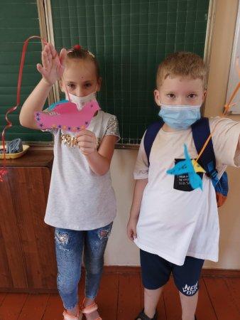 В дни летних каникул ученики школы с большим  удовольствием посещают занятия кружка изобразительного искусства "Акварелька".