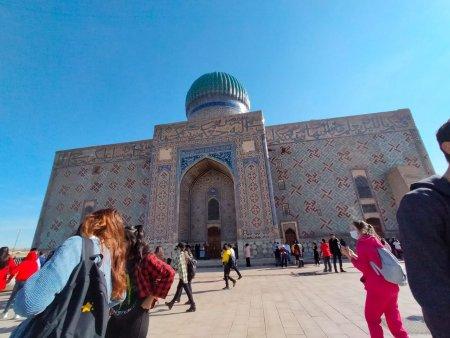 В составе команды городского Центра экологии,туризма и краеведения ученики школы посетили достопримечательности города Туркестан