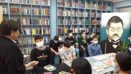 В рамках проекта "Читающая школа" восьмиклассники ОСШ №30 приняли участие в мероприятии "Читать -это модно!",проводимой городской Семейной библиотекой7