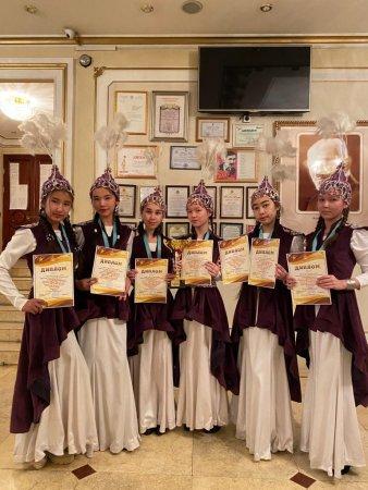 ҚР Тәуелсіздігінің 30 ж арналған “Тәуелсіздік тұғырым” атты Республикалық байқауға қатысып , “Хореография”номинациясы бойынша өнер көрсетіп 1-орынға ие болған  мектебіміздің өнерлі қыздарынан құралған “Ақмаржан” би ансамблі.