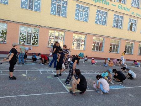 1 июня, в День защиты детей открылся пришкольный лагерь для учащихся младших и средних классов