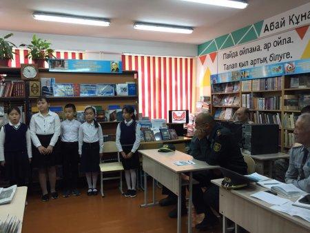 В программе семинара по военно-патриотическому воспитанию прошло открытое библиотечное мероприятие для учителей НВП города