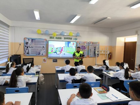 ОҚУШЫЛАРҒА ЖОЛ ҚАУІПСІЗДІГІ БОЙЫНША ТҮСІНДІРМЕ ЖҰМЫСТАРЫ ЖҮРГІЗІЛДІ